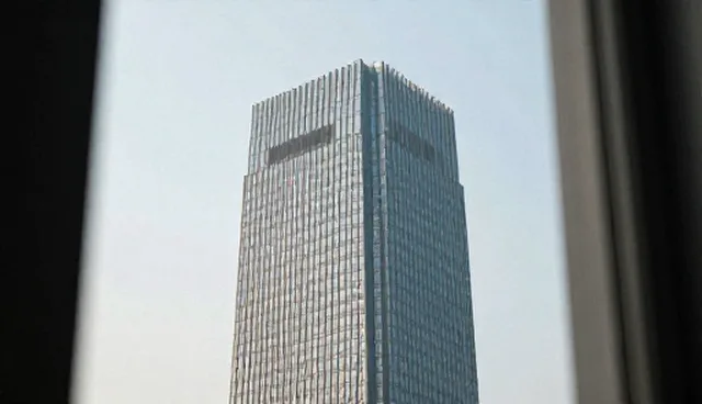 ai提示词交易插画提示词,两种做法的取舍对比